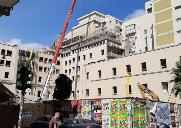 Demolizione controllata a Catania
